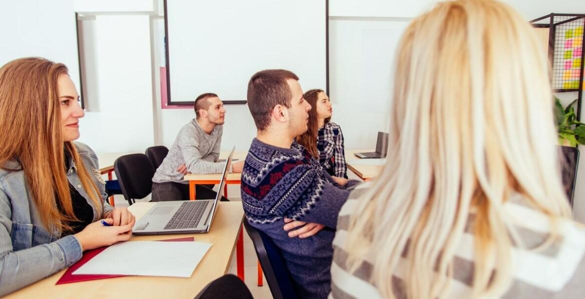 Szkolenia z adaptacji programów nauczania do potrzeb uczniów - jak tworzyć indywidualne ścieżki edukacyjne