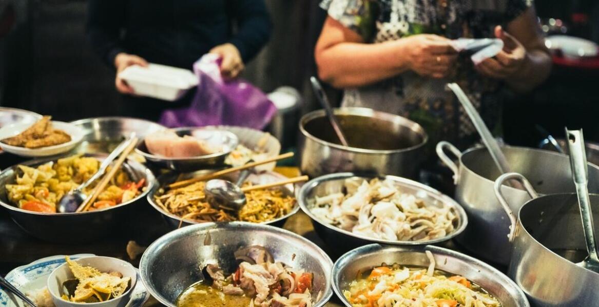 Jak przyrządzić autentyczne danie malezyjskie: laksa i inne smakowite przepisy