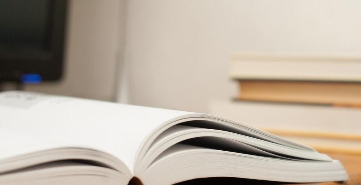 Jak korzystać z bazy polonika w celach badawczych i edukacyjnych?