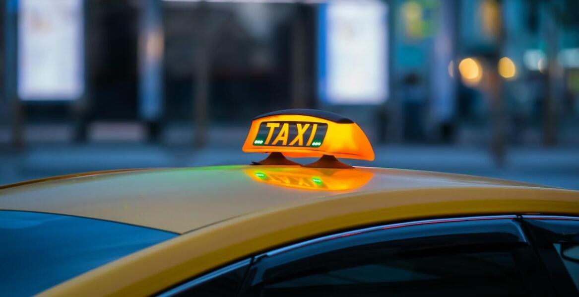 Tanie taxi Krynica Zdrój – co zrobić w przypadku późnego wyjścia z pracy?