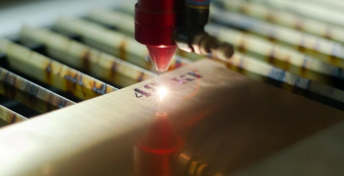 Akcesoria i części zamienne dla ręcznych znakowarek laserowych: jak zadbać o długotrwałe użytkowanie urządzenia?