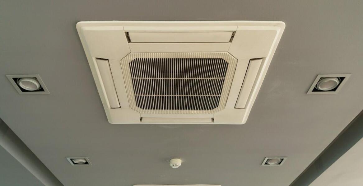 Klimatyzacja kanałowa: dla kogo i dlaczego warto się na nią zdecydować?