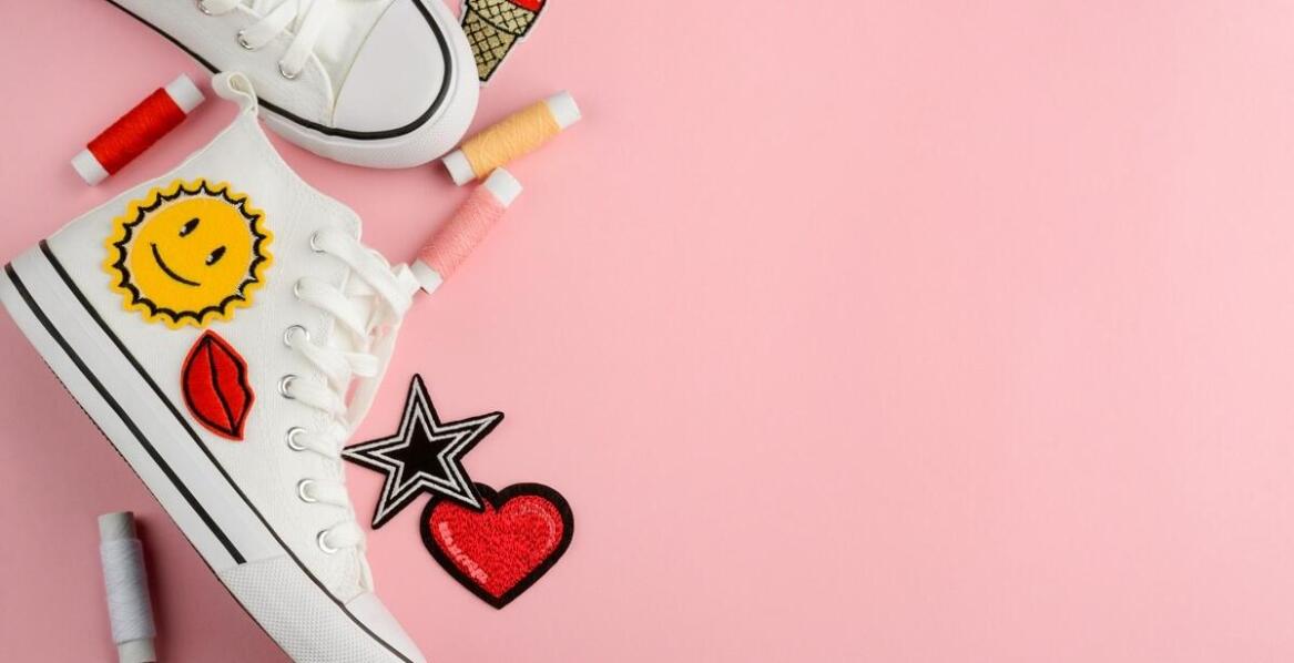 Dlaczego warto inwestować w naszywki na bluzy dla marki?