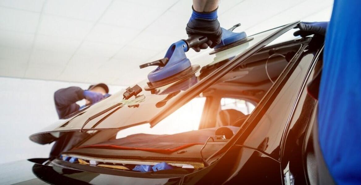 Dlaczego montaż szyb samochodowych należy powierzyć profesjonalistom?