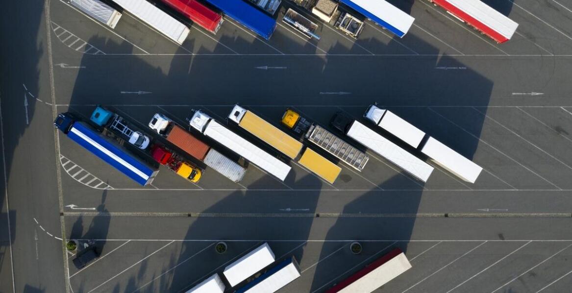 Organizacja przewozu cargo: jak efektywnie zarządzać logistyką lotniczą?