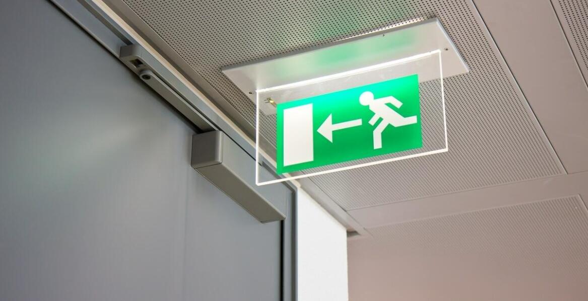 Kluczowe zalety systemów oddymiania grawitacyjnego w obiektach użyteczności publicznej