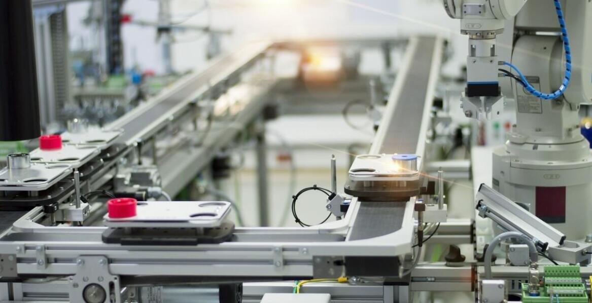 Prowadnice liniowe CNC a efektywność produkcji – analiza korzyści dla przedsiębiorstw