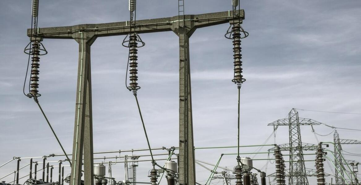 Jak stacje transformatorowe wpływają na stabilność sieci energetycznej?