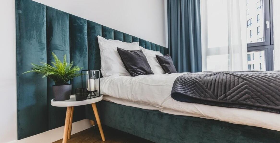 W jakich aranżacjach sprawdzą się panele tapicerowane na ścianie?