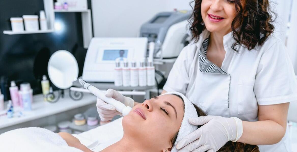 Zastosowanie medycyny estetycznej w poprawie jakości skóry: metody i efekty