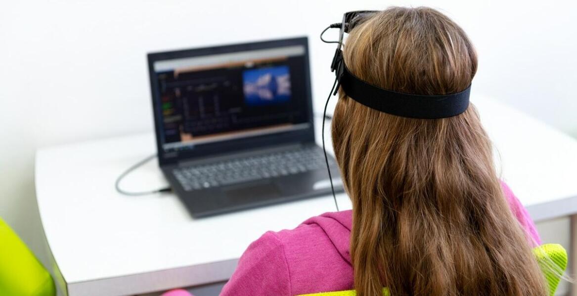 Czy przy podstawowym badaniu słuchu stosuje się audiometr impedancyjny?