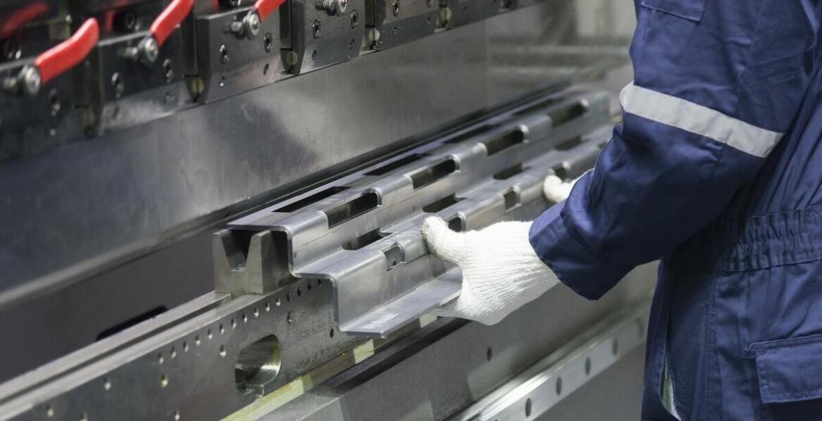 Prozess des Biegens von Stahlblech: Schritte und Technologien in der Branche