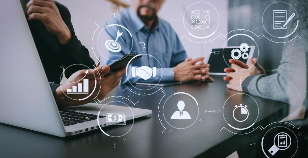 W jaki sposób piłka do automatu kopacz przyczynia się do oszczędności czasu i kosztów?