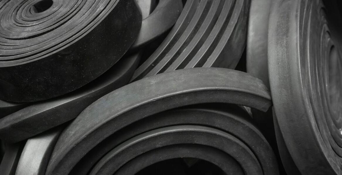 Usługi związane z taśmami przenośnikowymi: wulkanizacja, zwężanie, łączenie różnymi metodami i inne