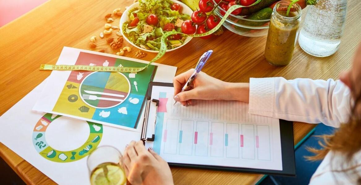 Jakie kolory i wzory silikonowych śliniaczków przyciągają uwagę dzieci?