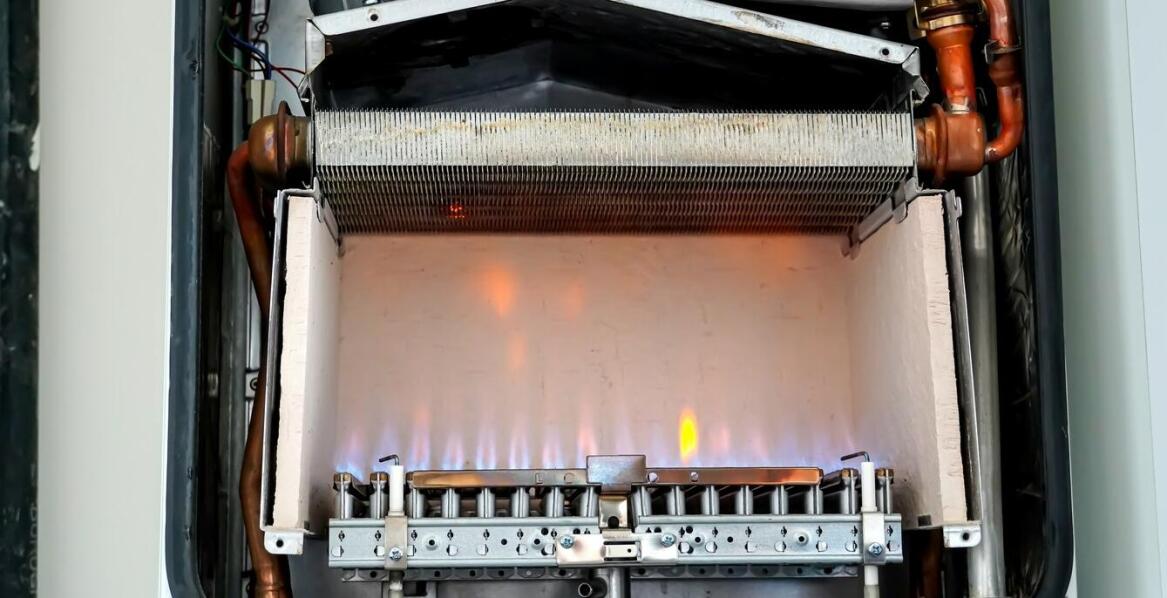 Blachy pod piec – dlaczego są niezbędne w każdym systemie grzewczym?