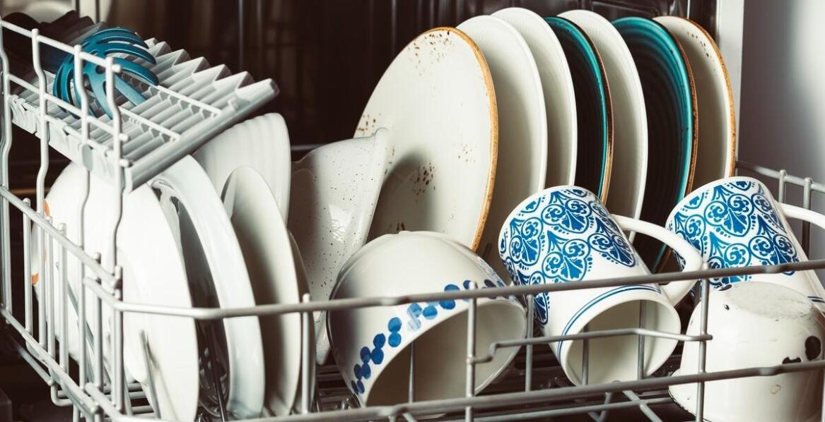 Naprawa zmywarek dla restauracji w Warszawie - kiedy warto zgłosić się do specjalisty?