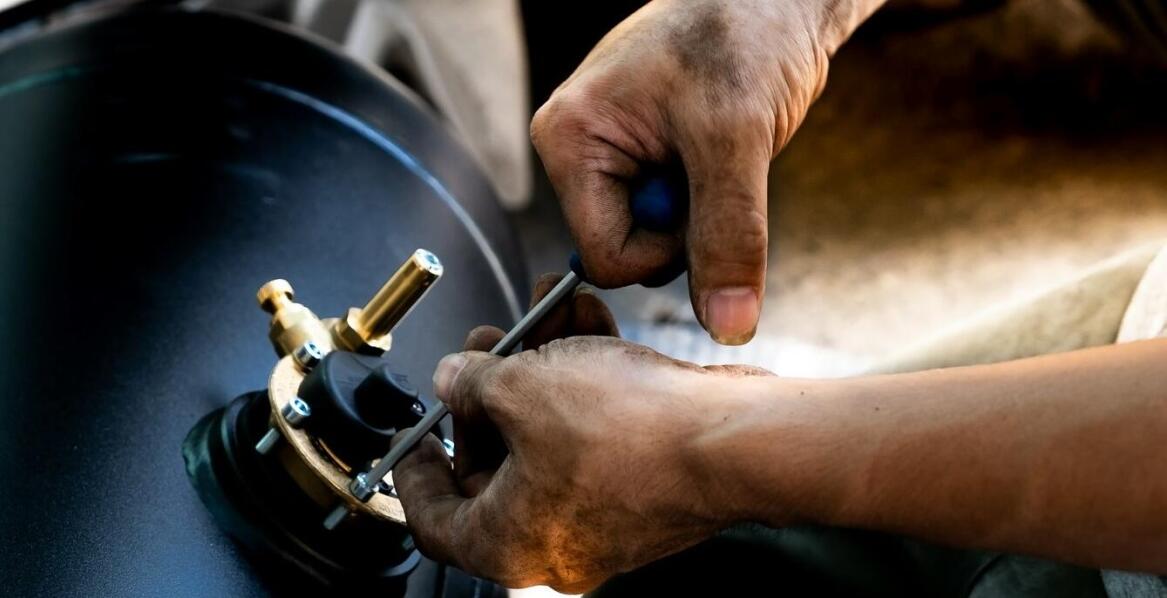 Jak wybrać odpowiednie części zamienne do naprawy paleciaka ręcznego?