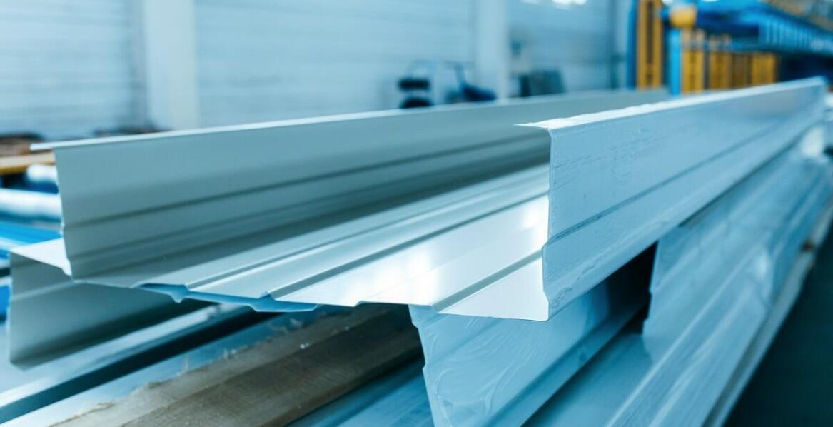 Blaszki do profili a odporność na drgania i wibracje – co warto wiedzieć?