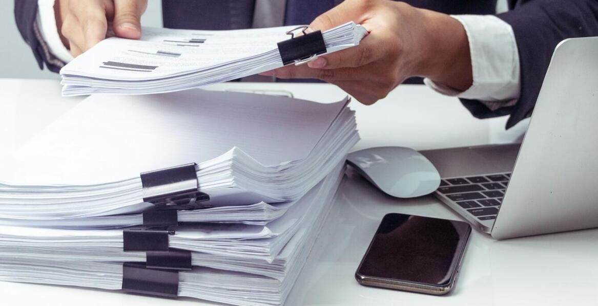 Jakie są koszty związane z tłumaczeniem pism urzędowych i jak je oszacować?