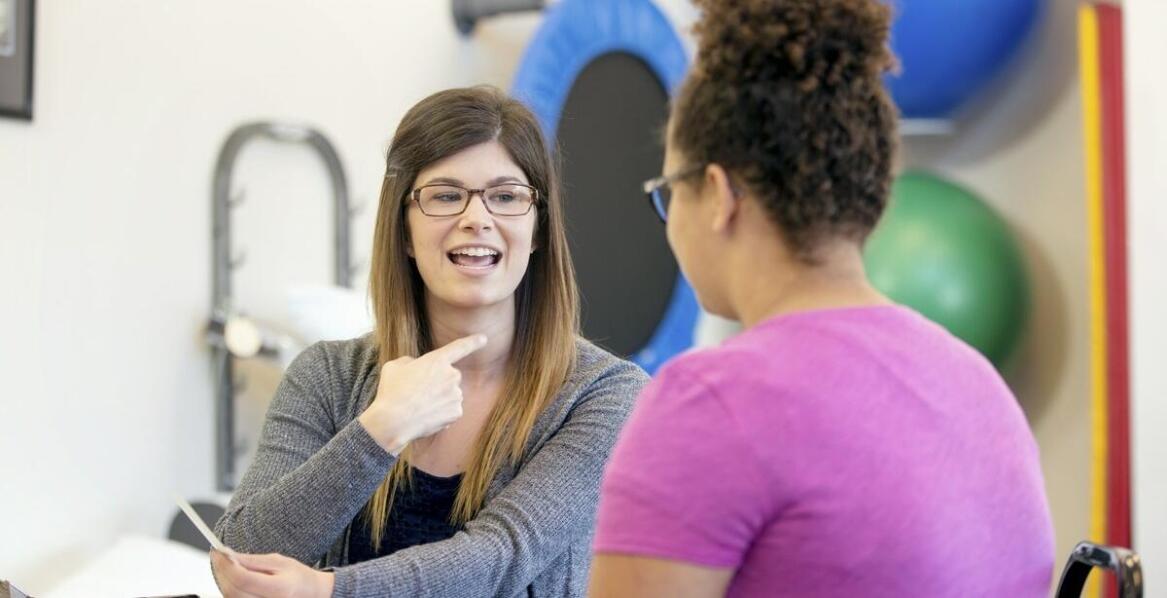 Logopedia a język migowy - jak ćwiczenia mięśni twarzy wspomagają naukę komunikacji niewerbalnej?