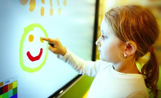 W jaki sposób roboty interaktywne wpływają na rozwój logicznego myślenia?