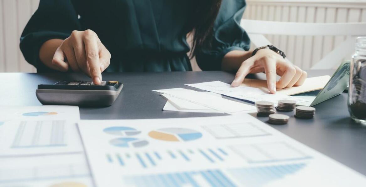 Jak porównywać ceny tłumaczeń różnych typów dokumentów?