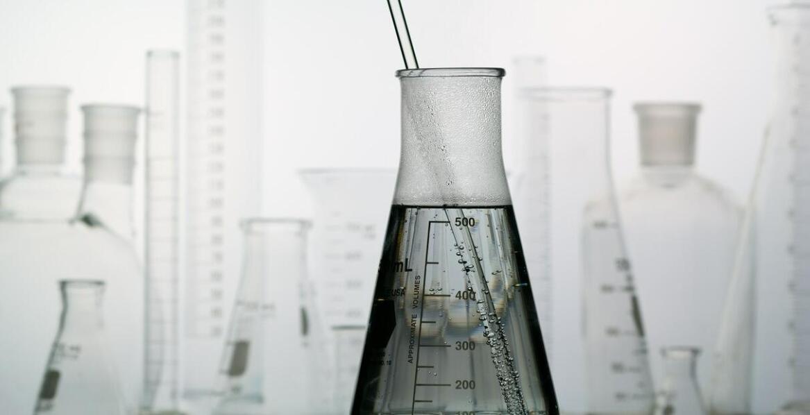 Zlewka jako materiał optyczny – jej rola w spektroskopii i fotometrii