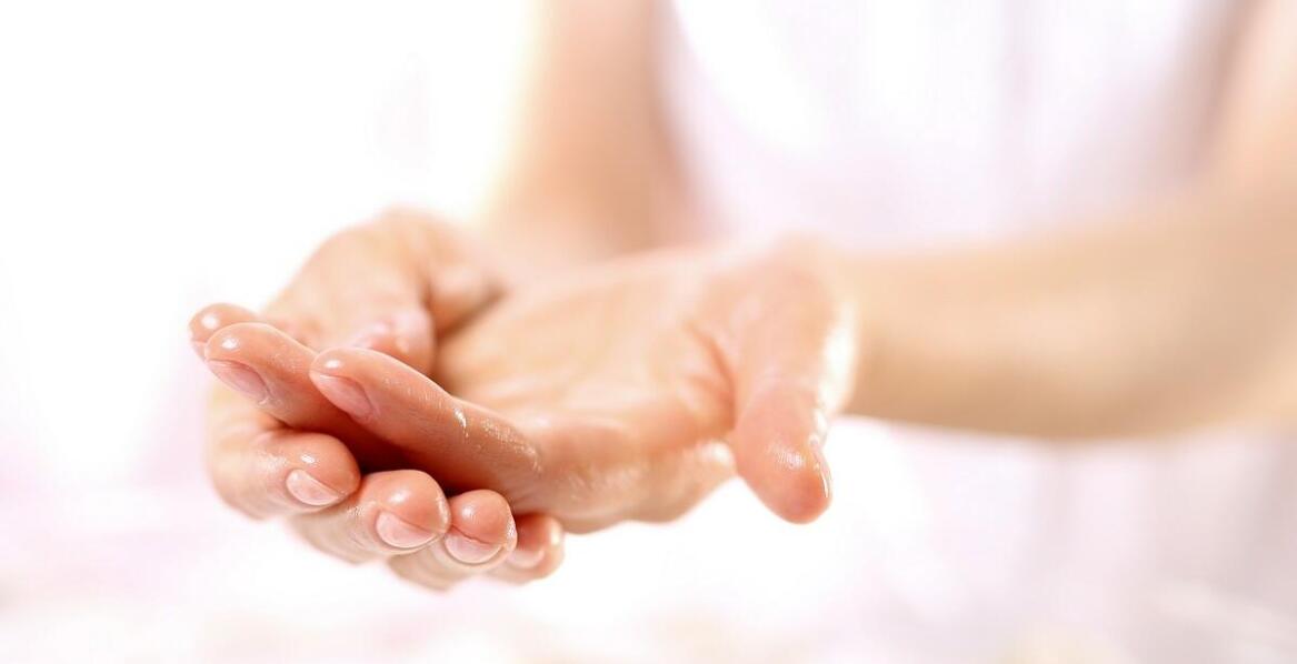 Jak dbać o higienę rąk w miejscach o dużym natężeniu ruchu dzięki odpowiednim mydłom?