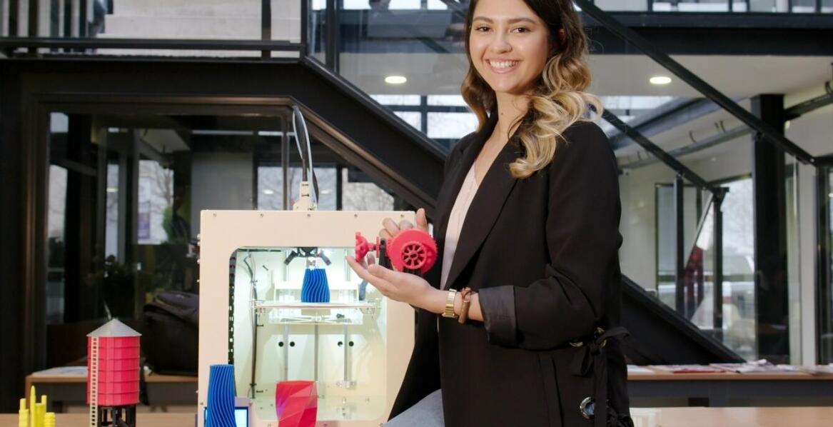 Jakie są kluczowe różnice między monochromatycznymi a kolorowymi modelami Kyocera Ecosys?