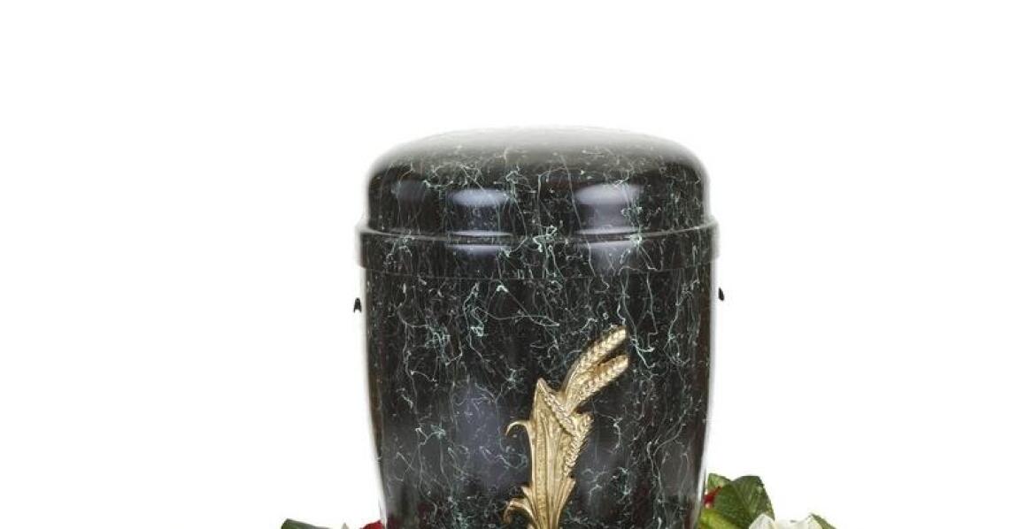 Wazon cmentarny – trendy w projektowaniu i kolorystyce na przestrzeni lat