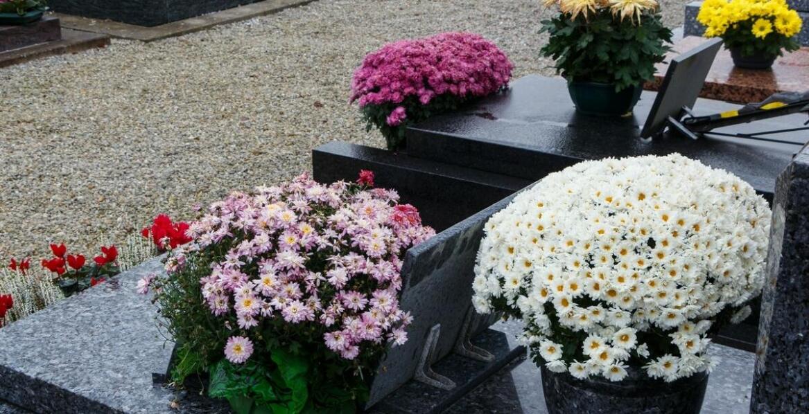 Jakie są zalety zdjęć nagrobkowych na kryształach?