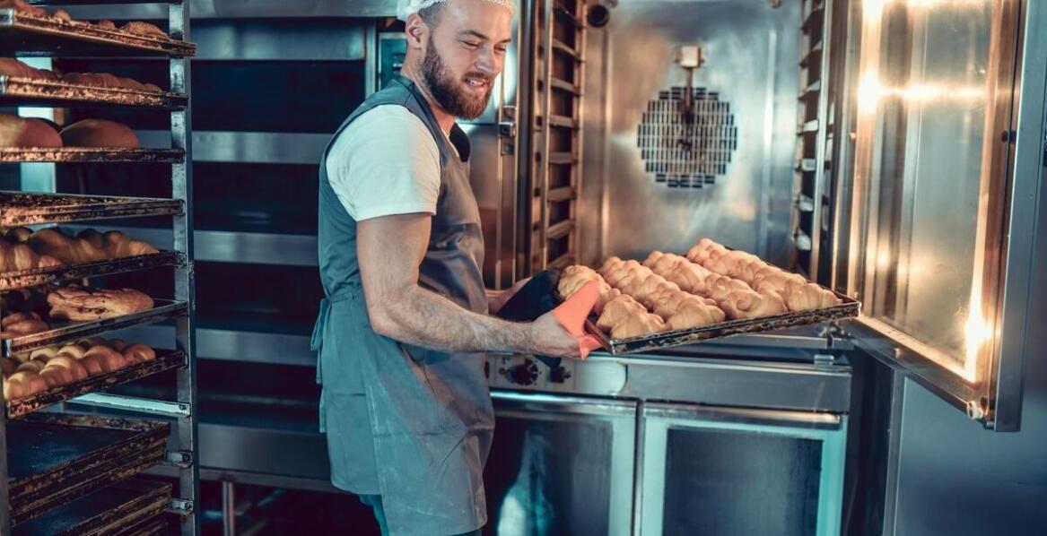 Jakie są zalety wynajmu sprzętu gastronomicznego dla Twojej restauracji?