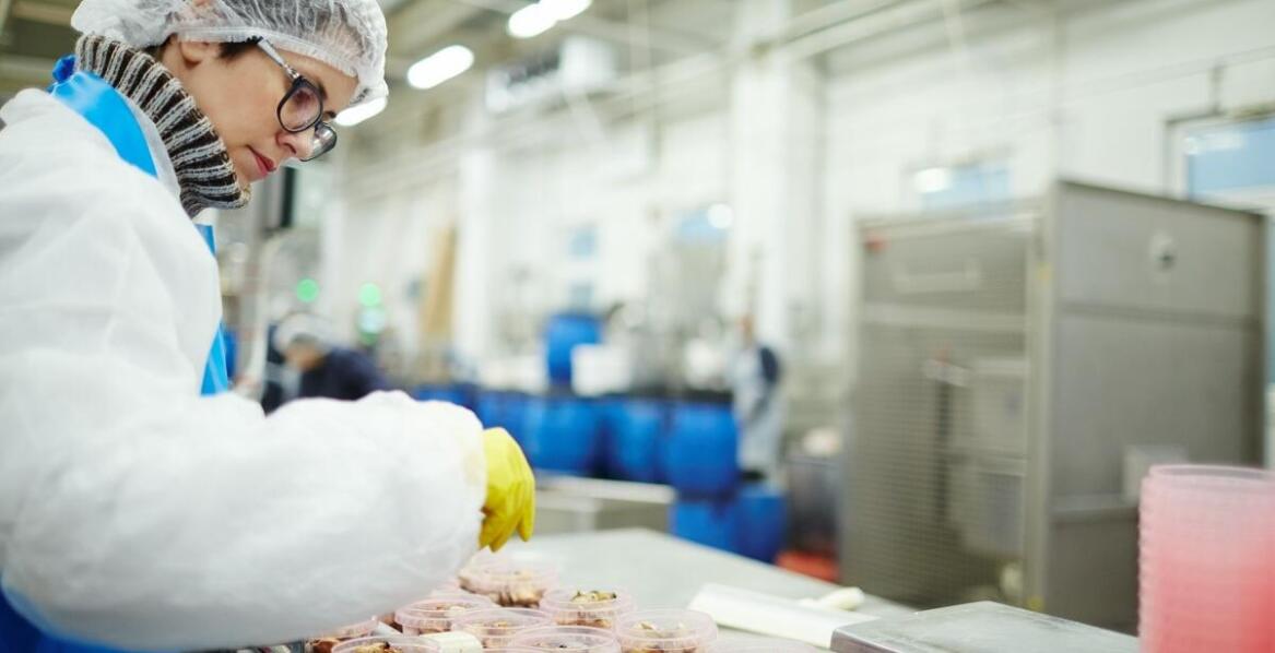Jak wdrażanie innowacyjnych rozwiązań wpływa na konkurencyjność firm z branży food industry?