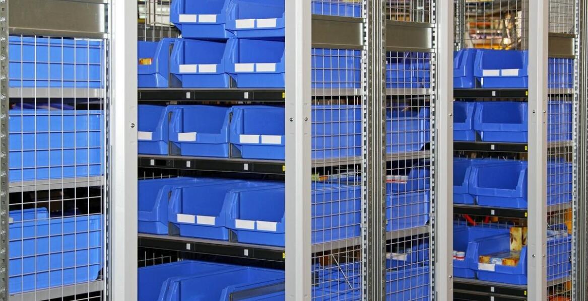 Jakie materiały są wykorzystywane do produkcji pojemników magazynowych 600x400 i dlaczego mają znaczenie?