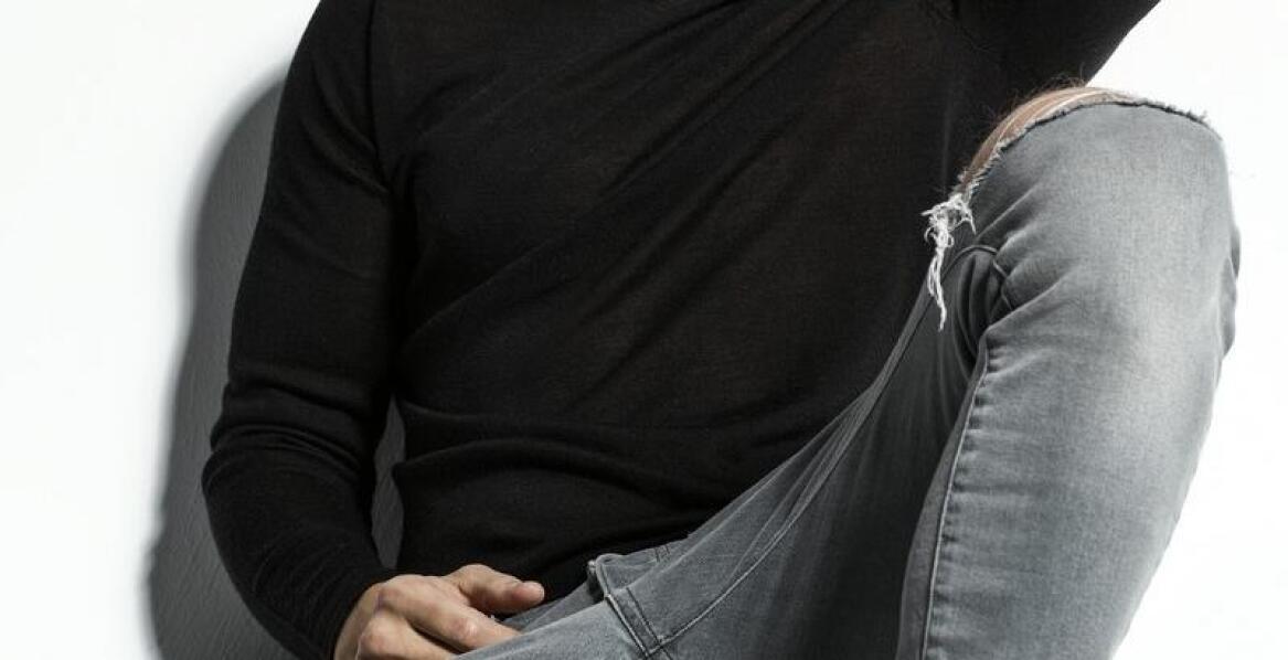 Męskie jeansy w stylu streetwear – jak stworzyć modny look?