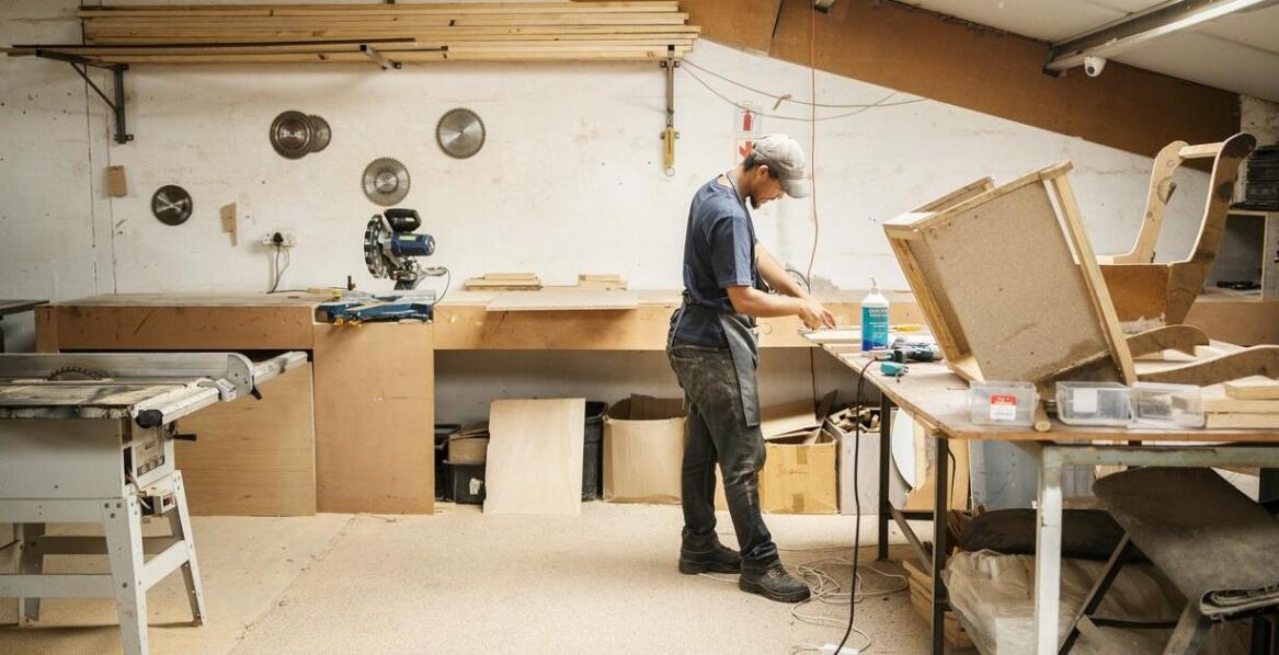 Zastosowanie blachy stalowej 1,5 mm w produkcji mebli – co warto wiedzieć?