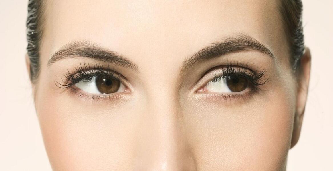 Dlaczego stylizacja brwi jest tak ważna w kosmetyce?