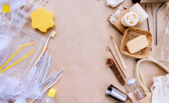 Do jakich zastosowań wykorzystywane są zestawy naczyń jednorazowych?