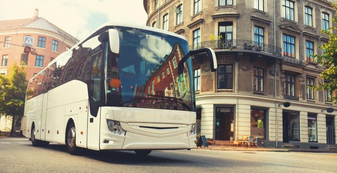 Przewozy busem do Holandii - jakie są możliwości dla osób podróżujących na targi i konferencje?