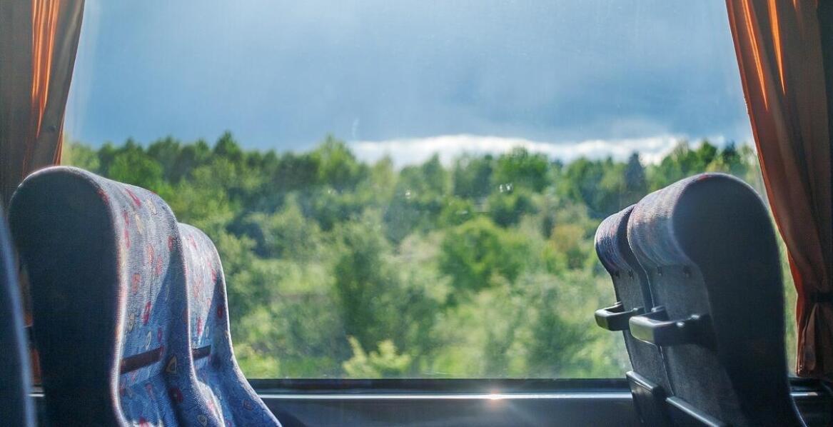 Jakie udogodnienia oferują busy do Holandii z Pomorskiego?