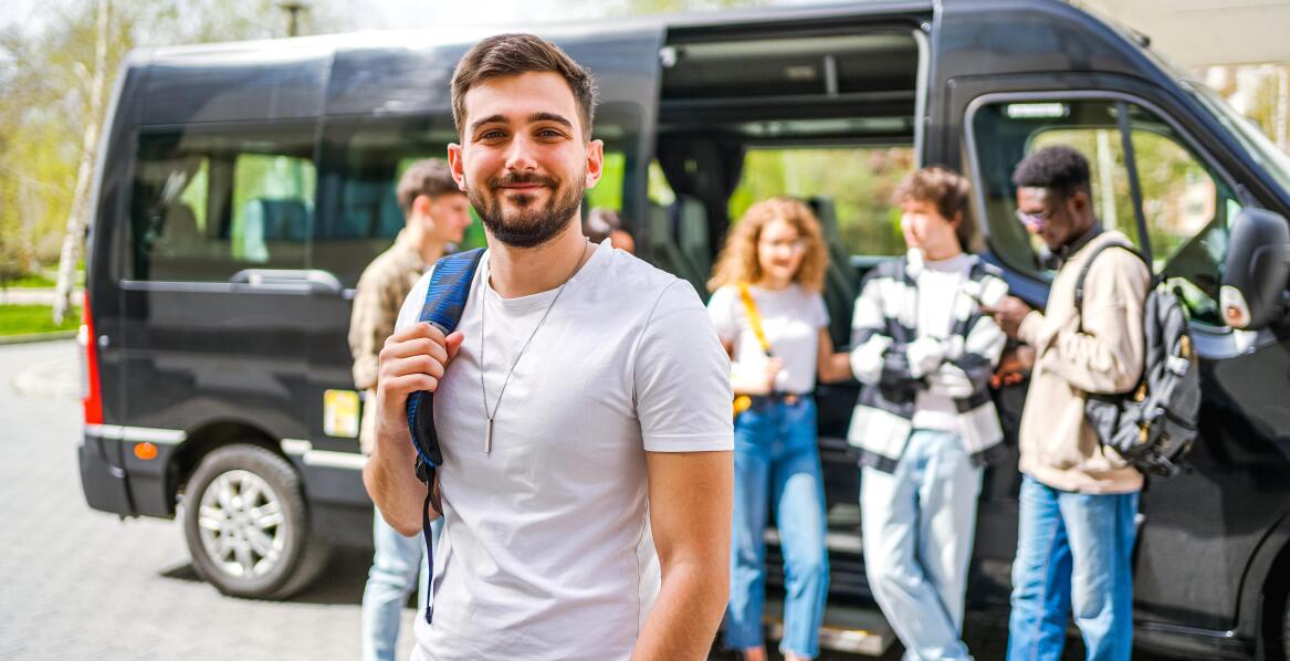 Zalety wynajmu busa na imprezę