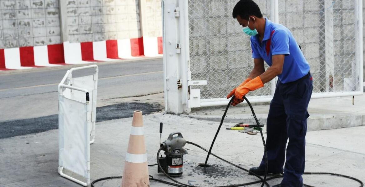 Jakie są najczęstsze przyczyny zatorów w instalacjach kanalizacyjnych?