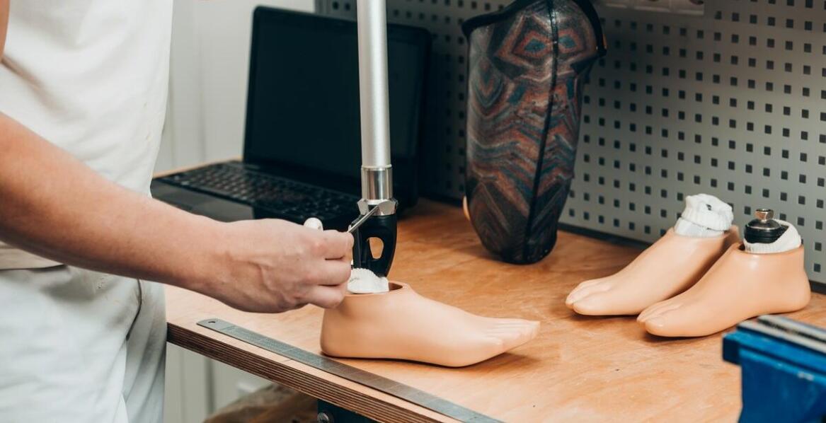 Zrozumienie funkcji ortez w rehabilitacji po urazach: co warto wiedzieć?