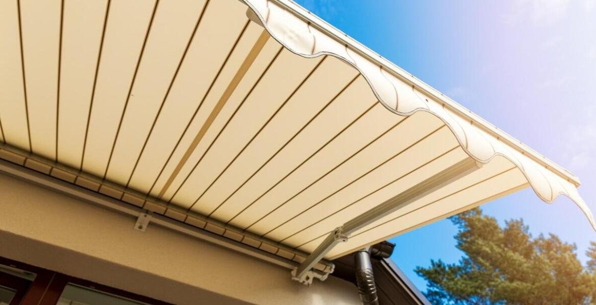Żagiel przeciwsłoneczny – idealne rozwiązanie dla przestrzeni komercyjnych i prywatnych