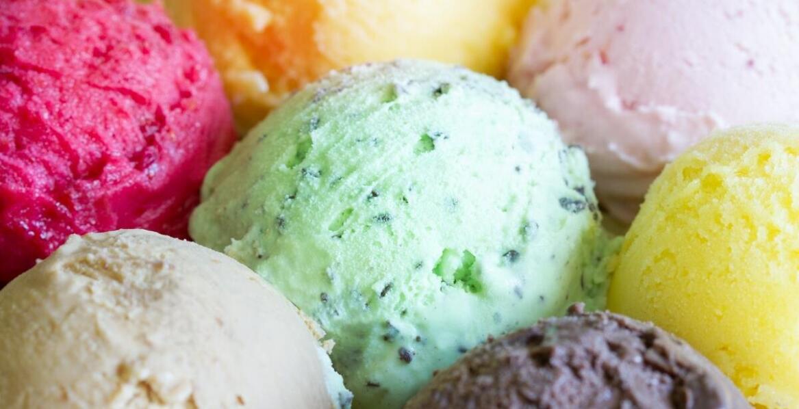 Lody wegańskie – jak wpisać je w koncepcję produkcji lodów naturalnych?