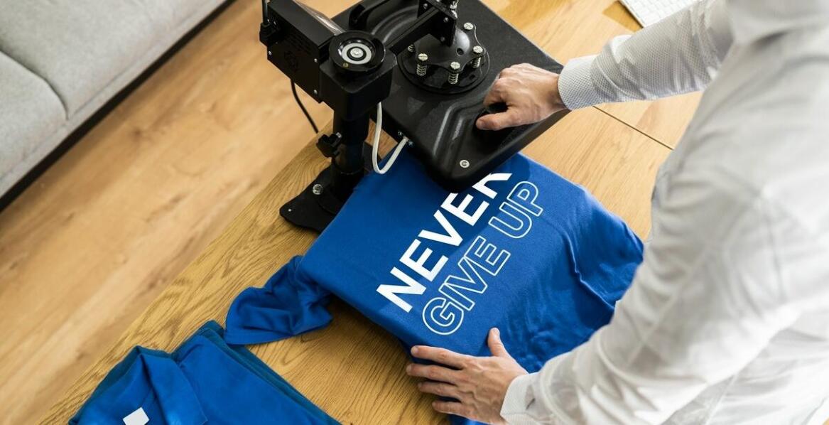 Koszulki z nadrukiem na zamówienie - idealne na wieczory tematyczne i imprezy