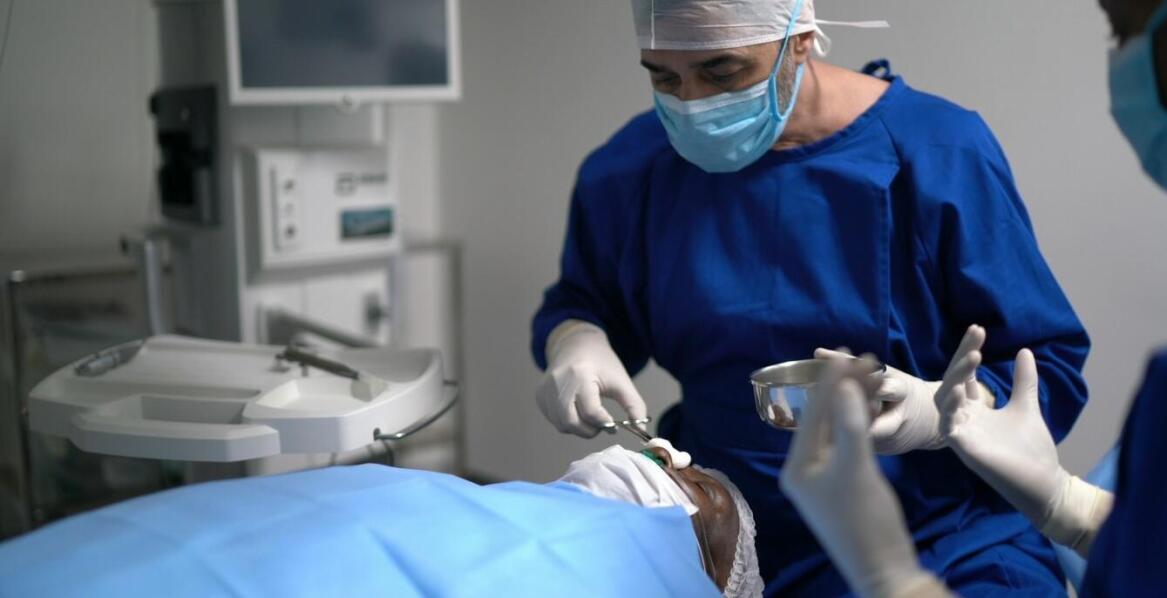 Jak wygląda operacyjna korekta nosa?