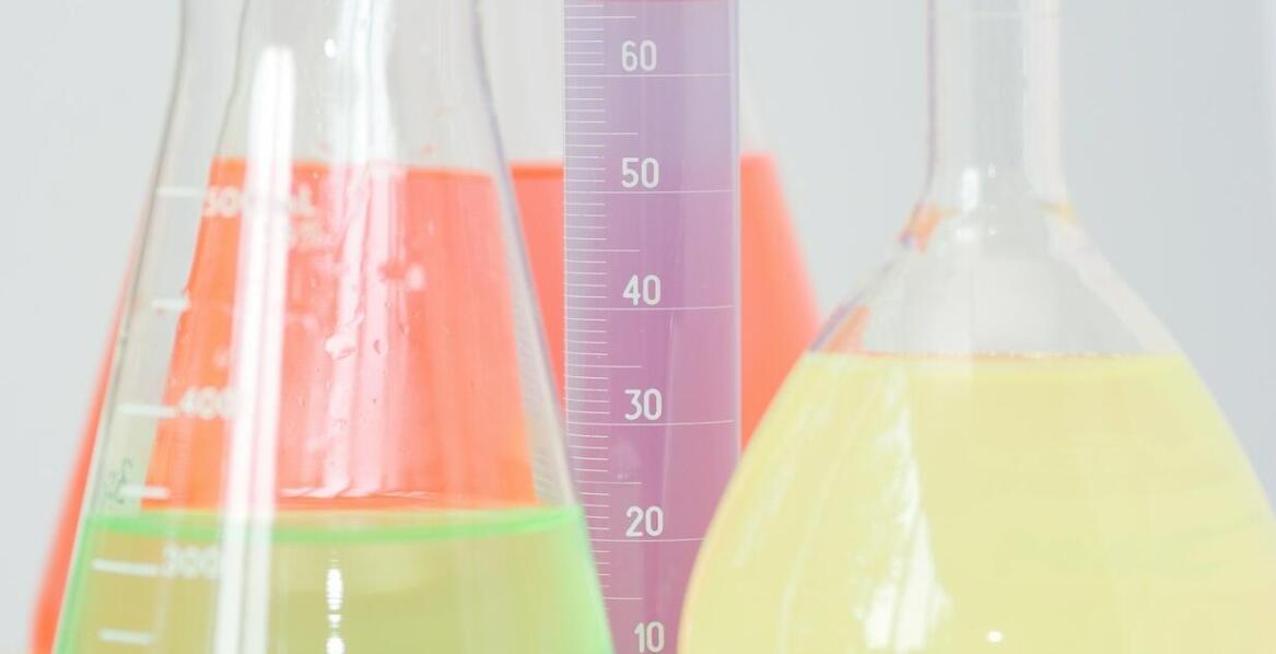 Rola odczynników czystych w analizach chemicznych i ich znaczenie dla wyników