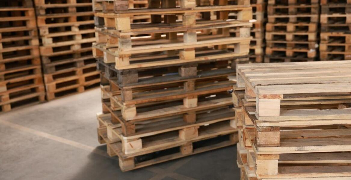 Holzpaletten nach Maß oder Standardpaletten – was wählen?